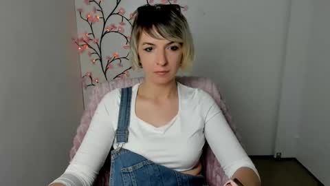 Mishelle online show from May 3, 6:14 pm