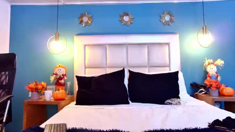 miss__ary_ online show from October 7, 12:45 pm