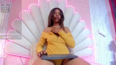 miss__smith_ online show from September 25, 4:03 pm