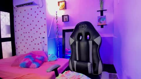 Akemi 3 online show from September 18, 1:26 pm