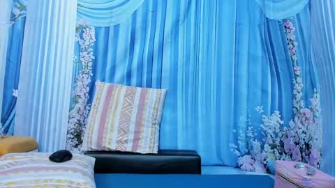 Monica Patricia online show from June 2, 2:02 am