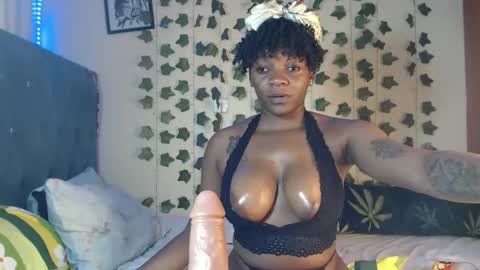 miss_kiiki online show from December 1, 4:53 pm