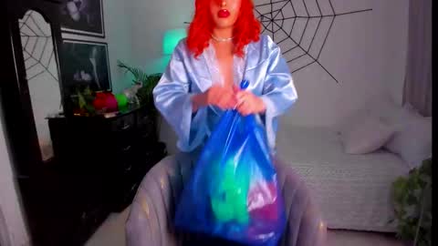 Snapshot of miss_londonn_ chatting on October 22, 12:14 am Here is Londonn Thank you for being part of this day I wish you an excellent rest. online show from October 22, 12:14 am