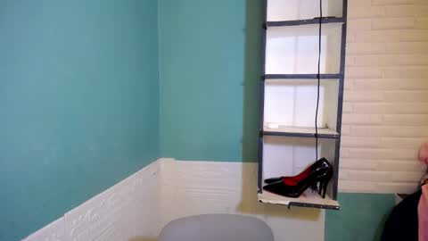 Precious online show from April 10, 2:22 pm