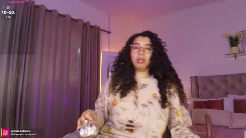 Amy Olivera online show from November 25, 12:59 pm