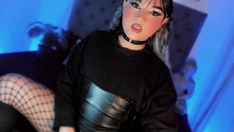 miss_zz online show from March 29, 11:45 am