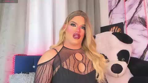 kassandra lazcano online show from June 14, 1:38 am