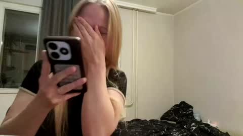 misskateee online show from May 20, 4:57 pm
