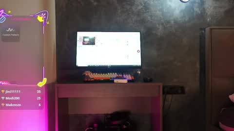 misskristel online show from December 4, 10:04 am