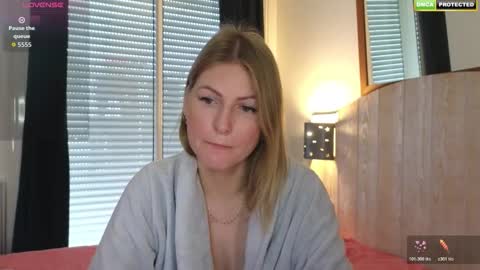 Misslucci online show from November 2, 8:25 am