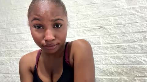 missmarimac online show from March 11, 4:32 pm