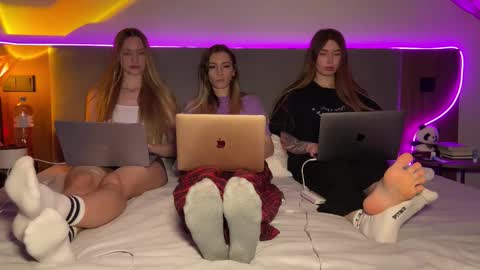 missmiroslava online show from February 7, 3:15 pm