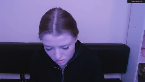 Snapshot of missoliviaa_ chatting on December 30, 7:37 am Olivia online show from December 30, 7:37 am