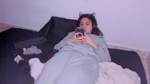 sarah online show from April 9, 1:20 am