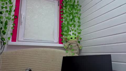 . online show from November 6, 8:50 am