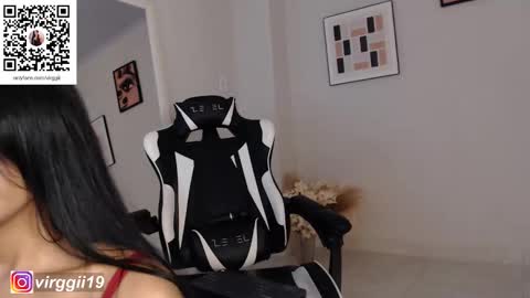 missvirggii online show from December 18, 8:59 pm