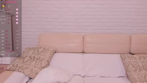 missxcaprice online show from October 11, 6:51 am