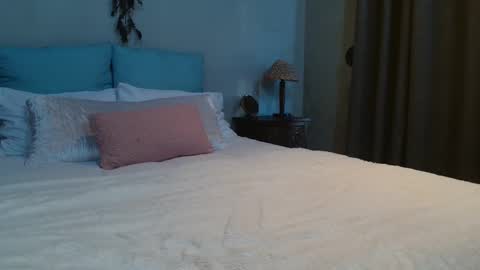 Monique  online show from September 12, 6:04 am