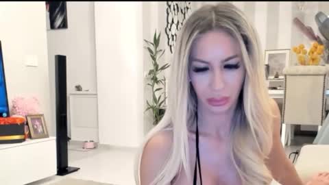 missy_alena online show from November 17, 10:45 pm