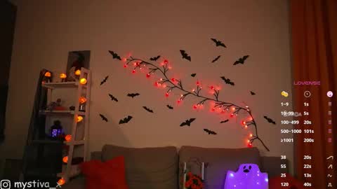 Hi everyone Im Tina online show from October 31, 4:40 pm