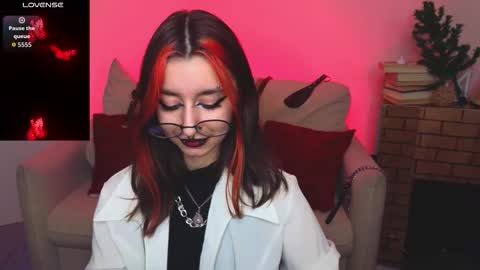 Marcelline online show from December 19, 10:11 am