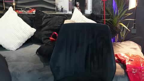 Darsy online show from March 31, 1:55 pm