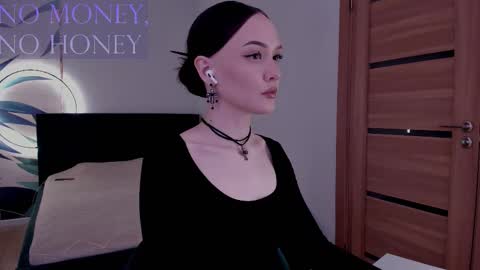 Mistress Mia online show from December 19, 12:33 pm