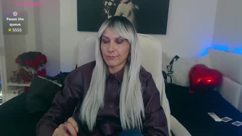 Snapshot of mistressevelyn_ chatting on October 24, 8:59 am MistressEvelyn online show from October 24, 8:59 am