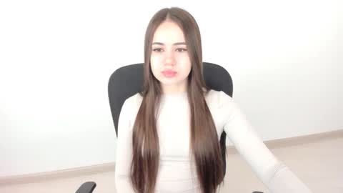 Snapshot of mmm_bananaa_ chatting on February 27, 9:07 am Beata online show from February 27, 9:07 am