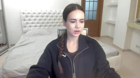 Snapshot of mmm_bananaa_ chatting on February 1, 4:11 pm Beata online show from February 1, 4:11 pm