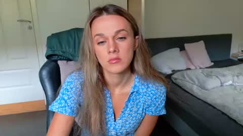 mmminnie online show from July 8, 10:08 am