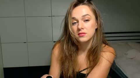 mmminnie online show from December 4, 3:00 pm