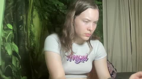 Snapshot of mo0n_goddess chatting on September 23, 3:00 am Misty online show from September 23, 3:00 am