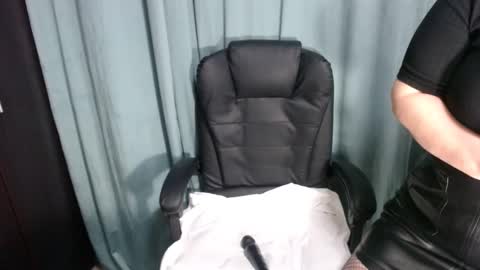 Snapshot of mojjo_erika chatting on March 3, 11:55 am erika online show from March 3, 11:55 am