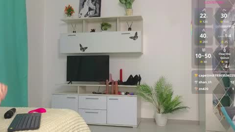 molliblum online show from April 5, 2:47 pm