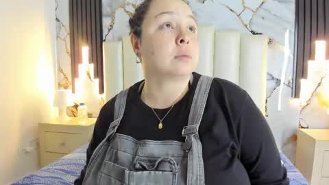 Hey Guys  Im Mollie online show from February 23, 2:29 am