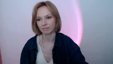 mollilove online show from June 8, 8:15 am