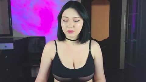 molly_millerr online show from February 26, 8:15 pm