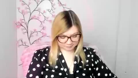 Molly online show from March 25, 1:07 pm