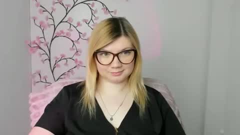 Molly online show from March 30, 11:32 am