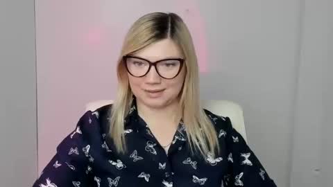 Molly online show from October 8, 6:14 pm