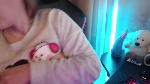 I have new photos come and see with love Molly online show from January 15, 3:21 pm