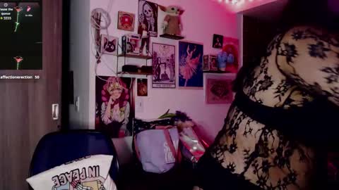 Snapshot of molly_shake chatting on October 23, 6:37 am Molly online show from October 23, 6:37 am