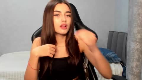 Molly online show from November 17, 9:17 pm