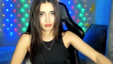 Molly online show from January 6, 7:40 pm