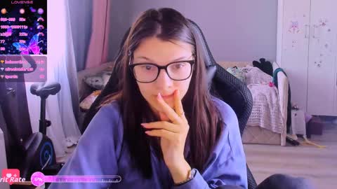  KIRA  online show from April 9, 2:15 am