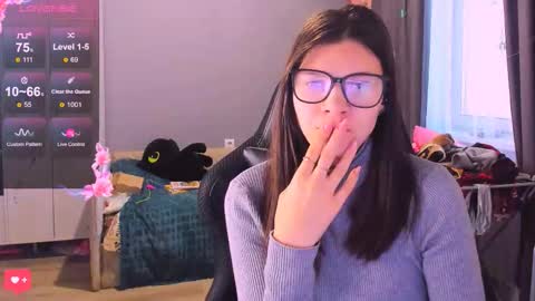  KIRA  online show from February 4, 2:26 am