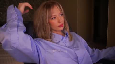 mollyymayy online show from August 9, 3:23 am