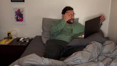 molten_escargot online show from December 20, 9:00 am