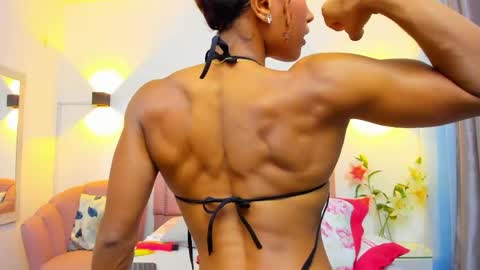 molyrestrepo online show from April 30, 8:57 pm